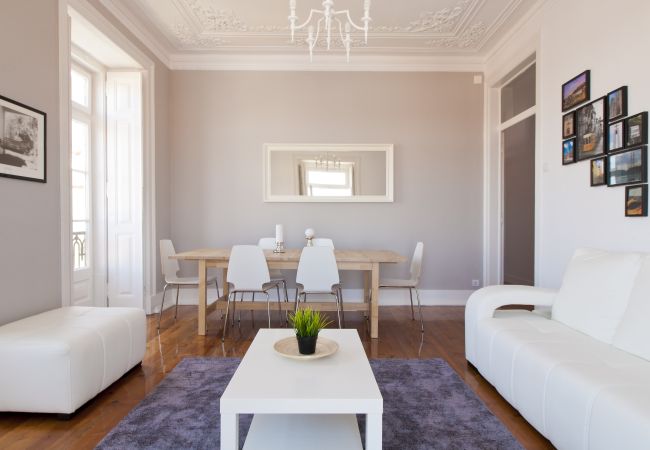 Apartamento em Lisbon - Bairro Alto View 4E up to 22guests by Central Hill Apartamento em Lisbon - Bairro Alto View 4E up to 22guests by Central Hill