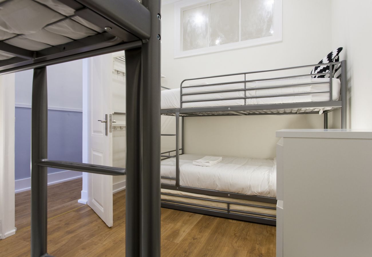 Apartamento em Lisboa - Big Bairro Alto 2D up to 25 guests by Central Hill