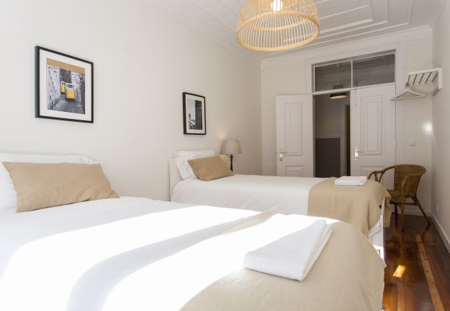 Apartamento em Lisbon - Big Flat w/Terrace up to 22guests by Central Hill Apartamento em Lisbon - Big Flat w/Terrace up to 22guests by Central Hill