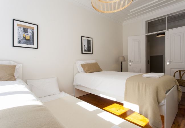 Apartamento em Lisbon - Big Flat w/Terrace up to 22guests by Central Hill Apartamento em Lisbon - Big Flat w/Terrace up to 22guests by Central Hill