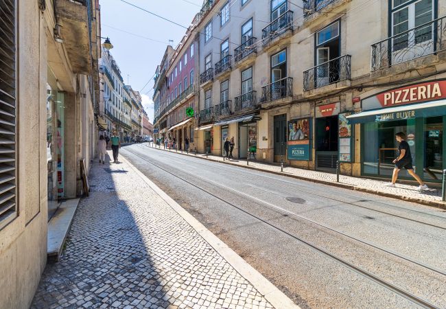 Apartamento em Lisbon - Big Flat w/Terrace up to 22guests by Central Hill Apartamento em Lisbon - Big Flat w/Terrace up to 22guests by Central Hill