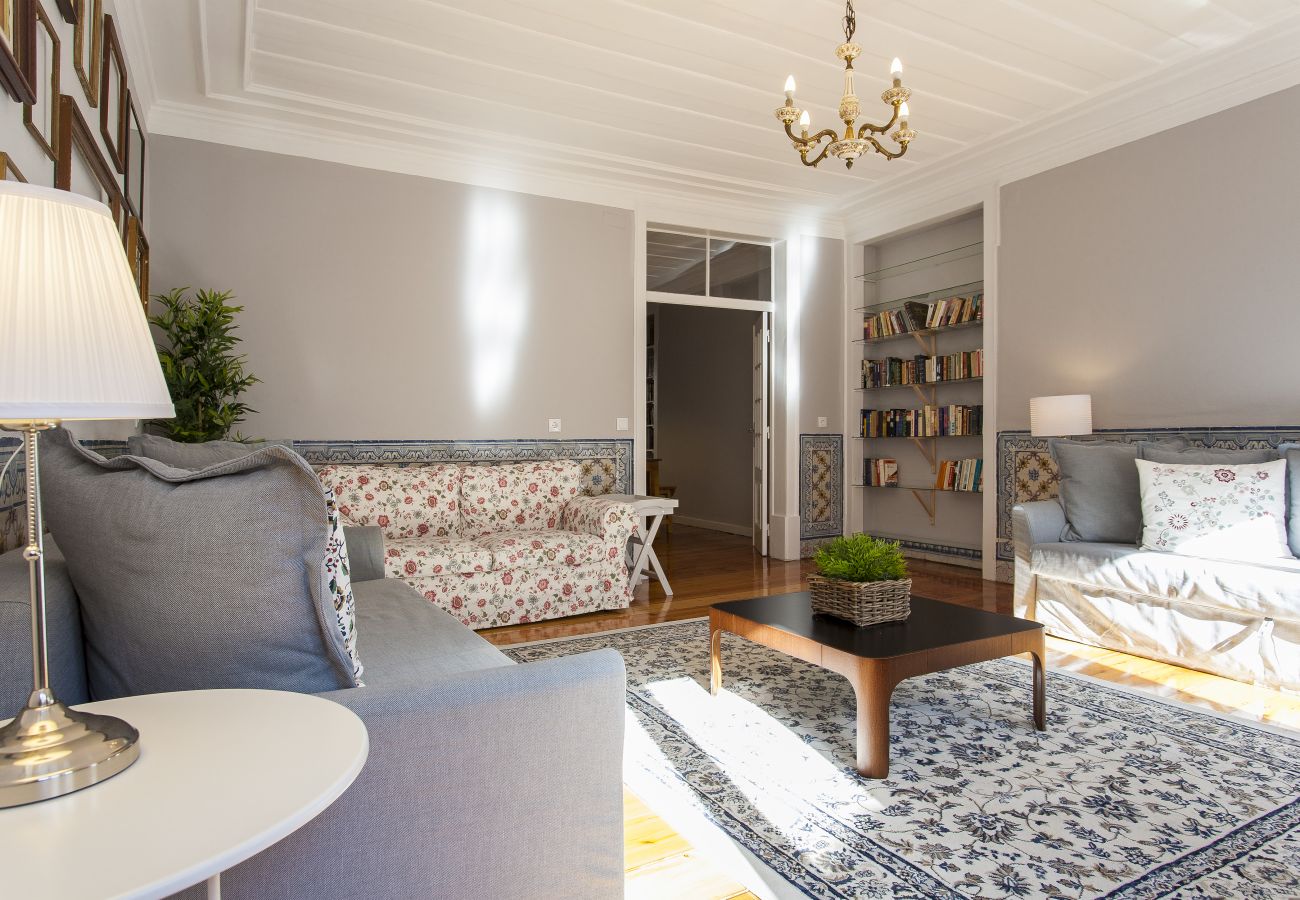 Apartamento em Lisboa - Big Flat w/Terrace up to 22guests by Central Hill