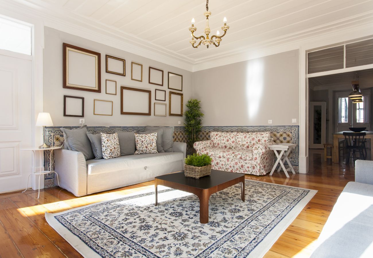 Apartamento em Lisboa - Big Flat w/Terrace up to 22guests by Central Hill