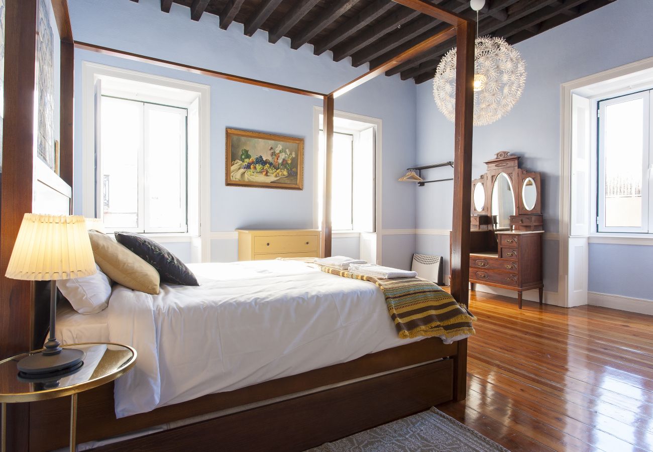 Apartamento em Lisboa - Big Flat w/Terrace up to 22guests by Central Hill