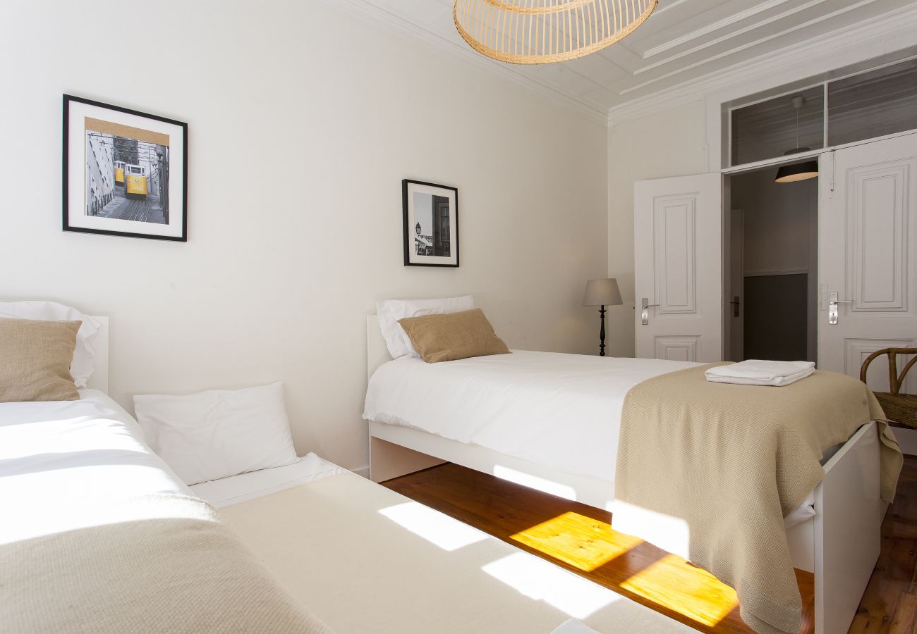 Apartamento em Lisboa - Big Flat w/Terrace up to 22guests by Central Hill