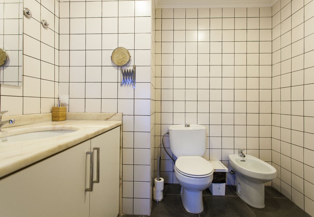Apartamento em Lisboa - Big Flat w/Terrace up to 22guests by Central Hill
