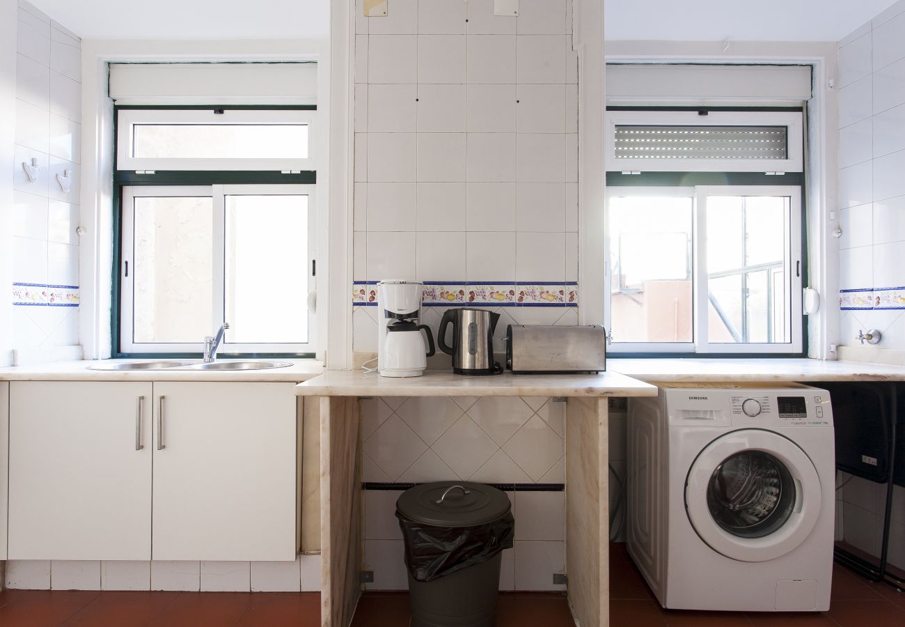 Apartamento em Lisboa - Big Flat w/Terrace up to 22guests by Central Hill