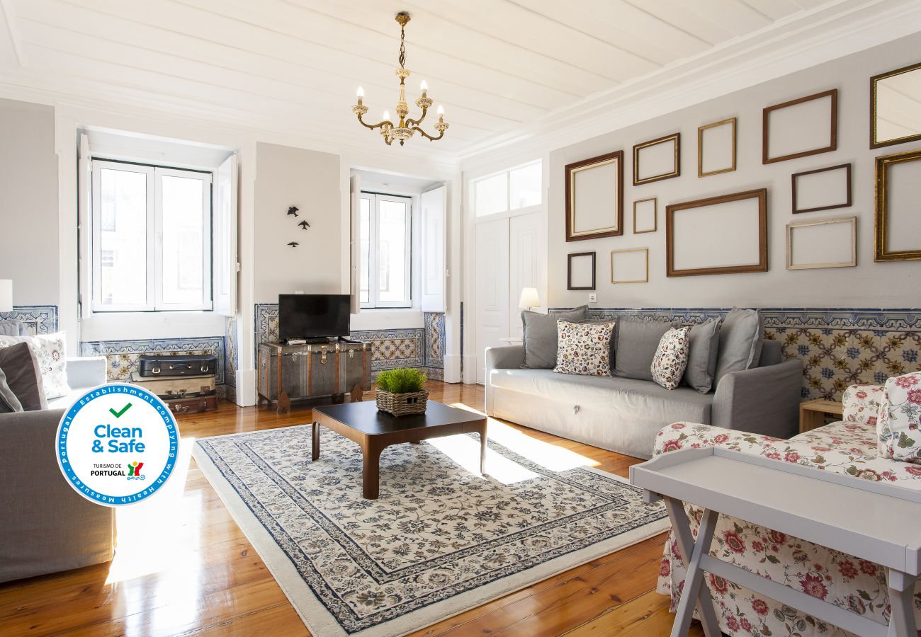 Apartamento em Lisboa - Big Flat w/Terrace up to 22guests by Central Hill