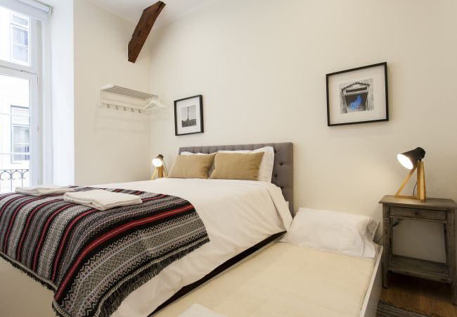 Apartamento em Lisbon - Central Downtown 1E up to 13guests by Central Hill Apartamento em Lisbon - Central Downtown 1E up to 13guests by Central Hill