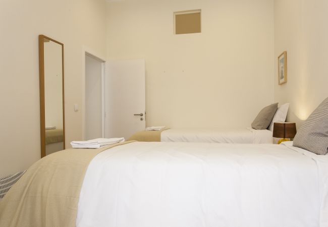 Apartamento em Lisbon - Central Downtown 1E up to 13guests by Central Hill Apartamento em Lisbon - Central Downtown 1E up to 13guests by Central Hill