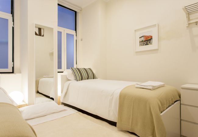 Apartamento em Lisbon - Central Downtown 1E up to 13guests by Central Hill Apartamento em Lisbon - Central Downtown 1E up to 13guests by Central Hill