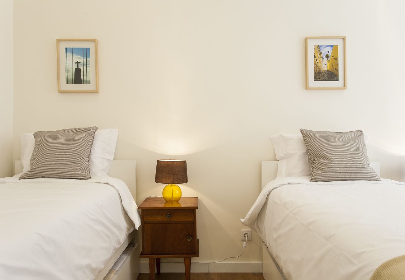 Apartamento em Lisboa - Central Downtown 1E up to 13guests by Central Hill