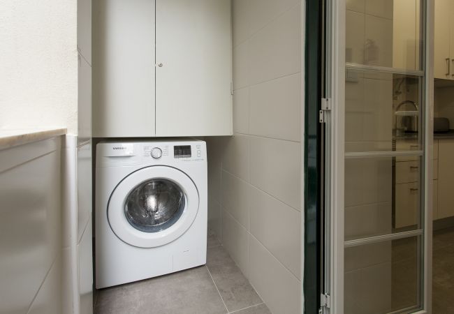 Apartamento em Lisbon - Central Downtown 2E up to 13guests by Central Hill Apartamento em Lisbon - Central Downtown 2E up to 13guests by Central Hill