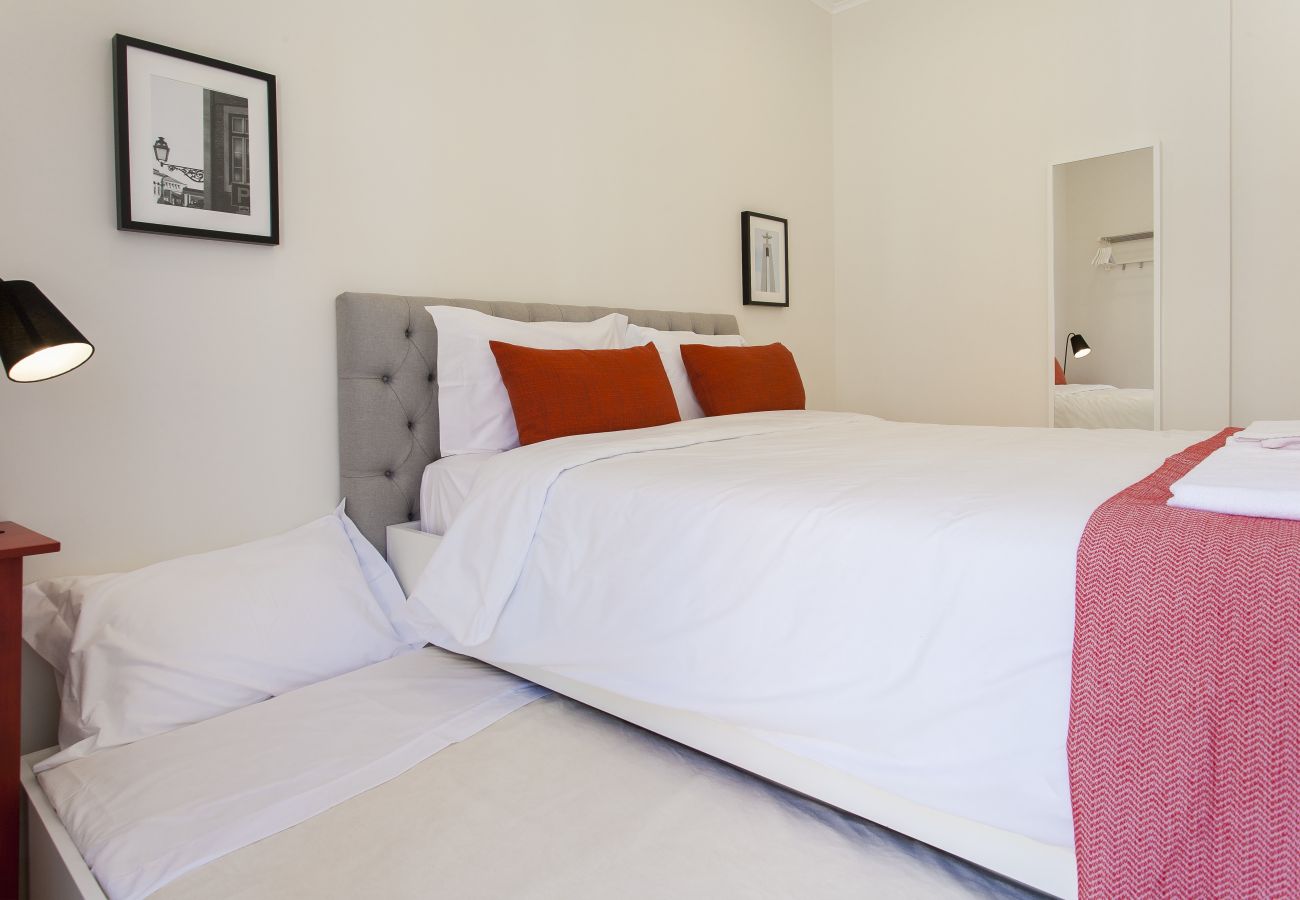 Apartamento em Lisboa - Central Downtown 4E up to 13guests by Central Hill