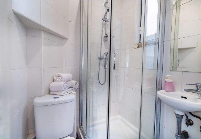 Apartamento em Lisbon - Central Chiado RC by Central Hill Apartamento em Lisbon - Central Chiado RC by Central Hill