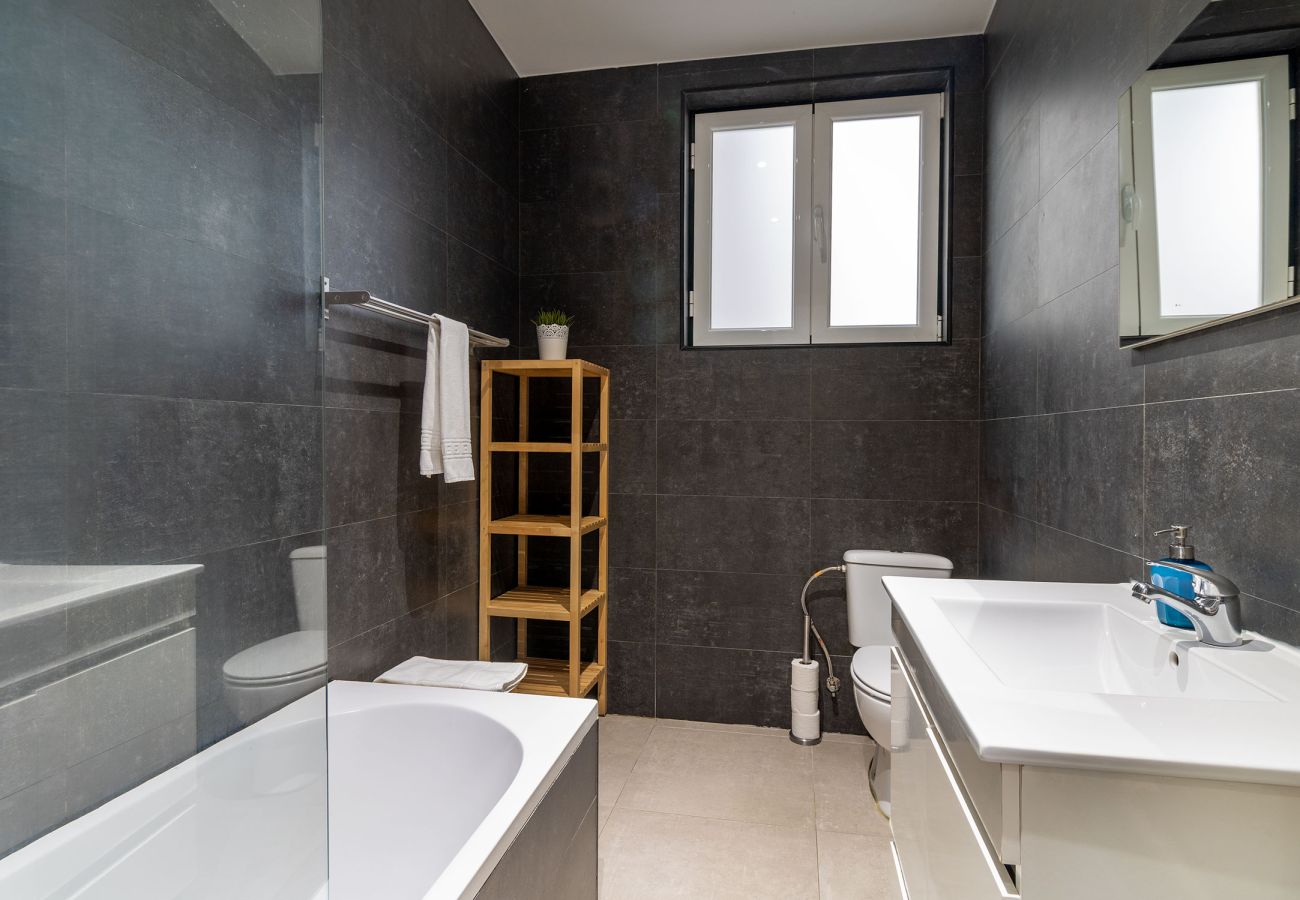 Apartamento em Lisboa - Central Chiado RC by Central Hill