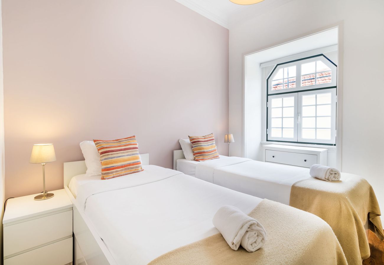 Apartamento em Lisboa - Central Chiado RC by Central Hill