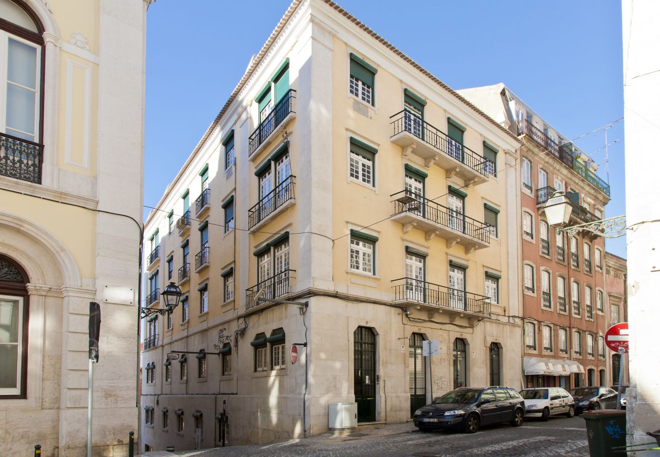 Apartamento em Lisboa - Central Chiado RC by Central Hill