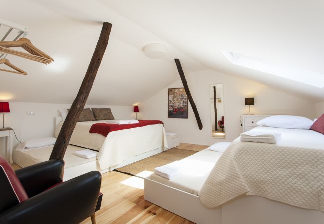 Apartamento em Lisbon - Bairro Alto Duplex with View by Central Hill Apartamento em Lisbon - Bairro Alto Duplex with View by Central Hill