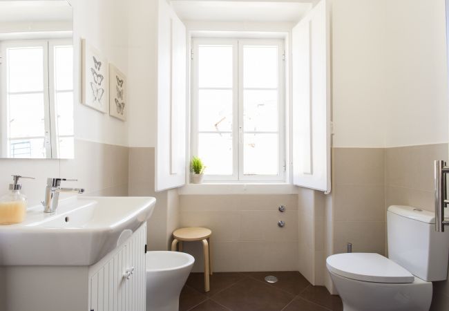 Apartamento em Lisbon - Bairro Alto Duplex with View by Central Hill Apartamento em Lisbon - Bairro Alto Duplex with View by Central Hill