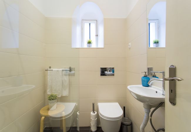 Apartamento em Lisbon - Big Central Avenue up to 17guests by Central Hill Apartamento em Lisbon - Big Central Avenue up to 17guests by Central Hill