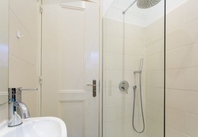 Apartamento em Lisbon - Big Central Avenue up to 17guests by Central Hill Apartamento em Lisbon - Big Central Avenue up to 17guests by Central Hill