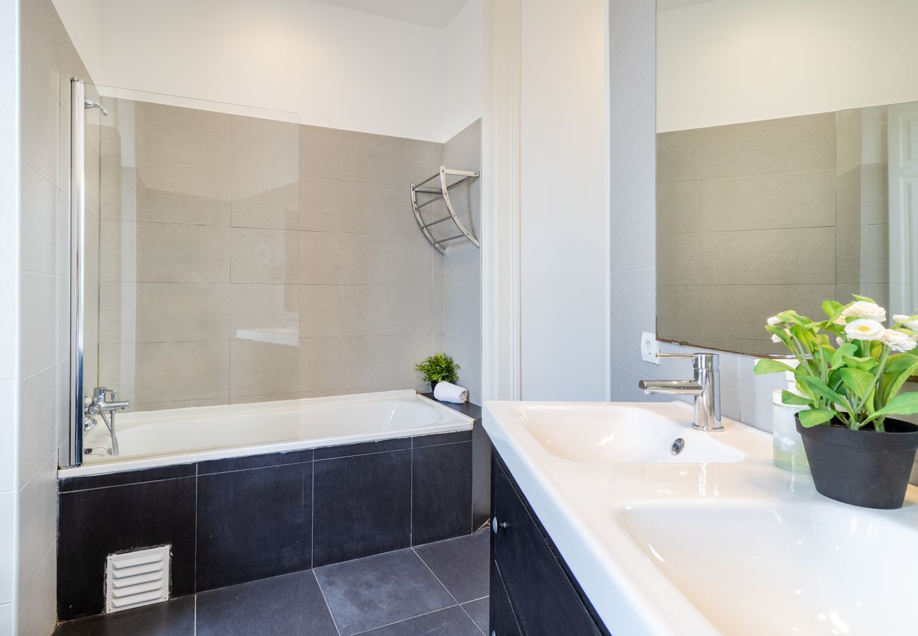 Apartamento em Lisboa - Large Bairro Alto 1 up to 22guests by Central Hill