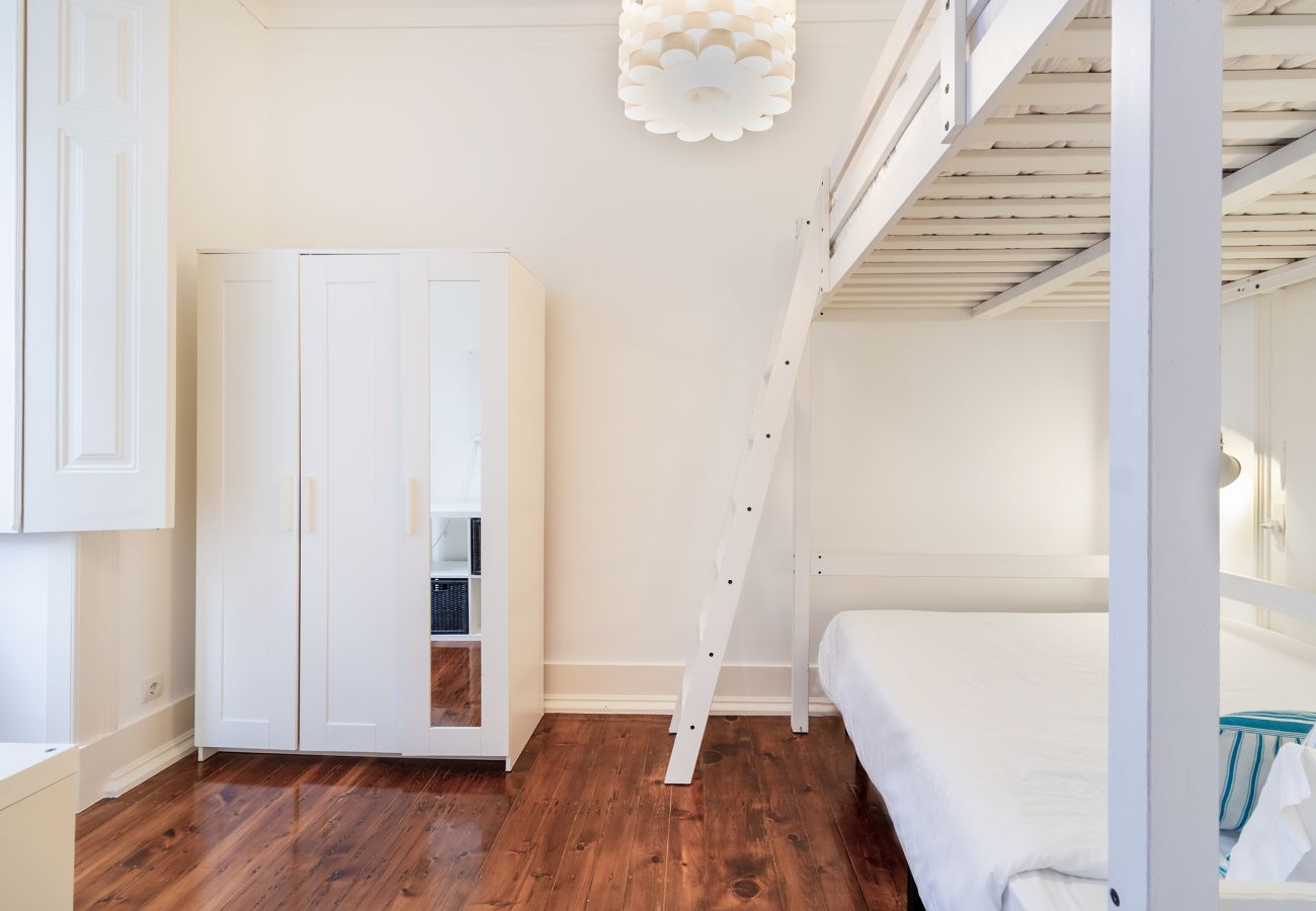 Apartamento em Lisboa - Large Bairro Alto 1 up to 22guests by Central Hill