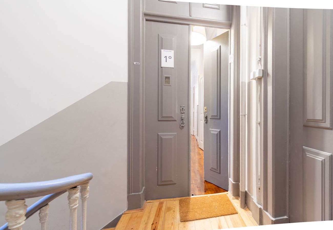 Apartamento em Lisboa - Large Bairro Alto 2 up to 22guests by Central Hill