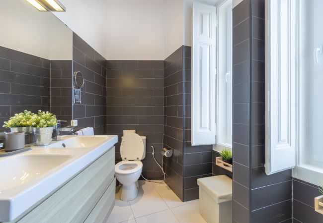 Apartamento em Lisbon - Large Bairro Alto 2E up to 22guests by Central Hill Apartamento em Lisbon - Large Bairro Alto 2E up to 22guests by Central Hill
