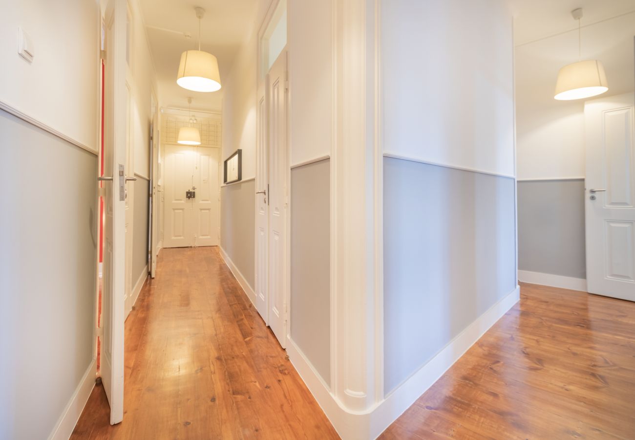 Apartamento em Lisboa - Large Bairro Alto C up to 22guests by Central Hill