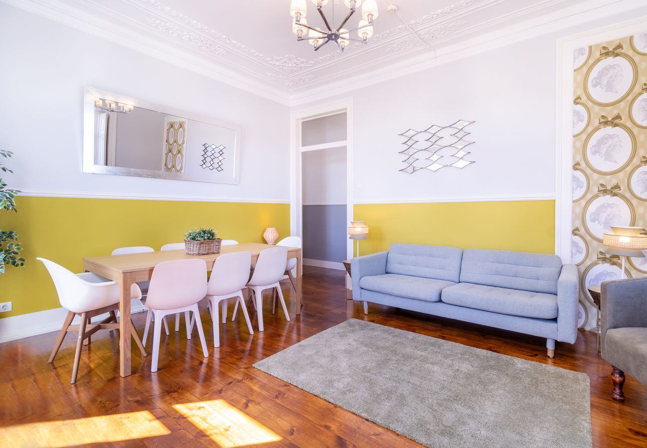 Apartamento em Lisboa - Large Bairro Alto C up to 22guests by Central Hill