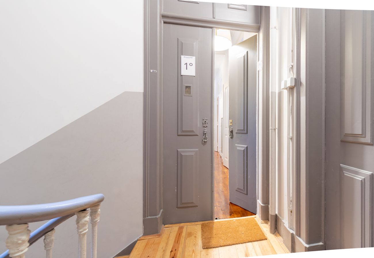 Apartamento em Lisboa - Large Bairro Alto C up to 22guests by Central Hill