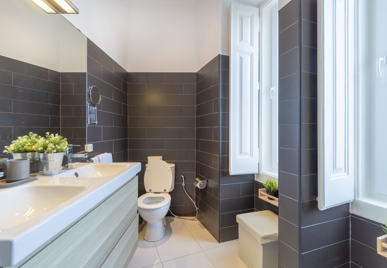 Apartamento em Lisboa - Large Bairro Alto C up to 22guests by Central Hill