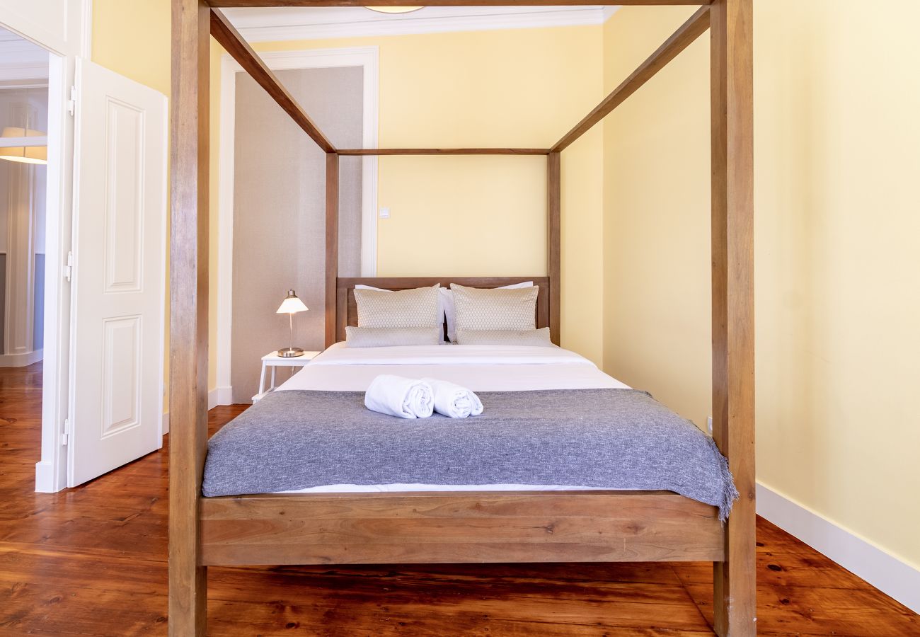 Apartamento em Lisboa - Large Bairro Alto C up to 22guests by Central Hill