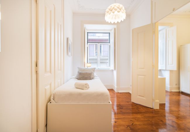 Apartamento em Lisbon - Large Bairro Alto 1E up to 22guests by Central Hill Apartamento em Lisbon - Large Bairro Alto 1E up to 22guests by Central Hill