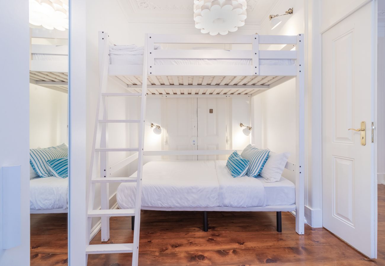 Apartamento em Lisboa - Large Bairro Alto B up to 22guests by Central Hill