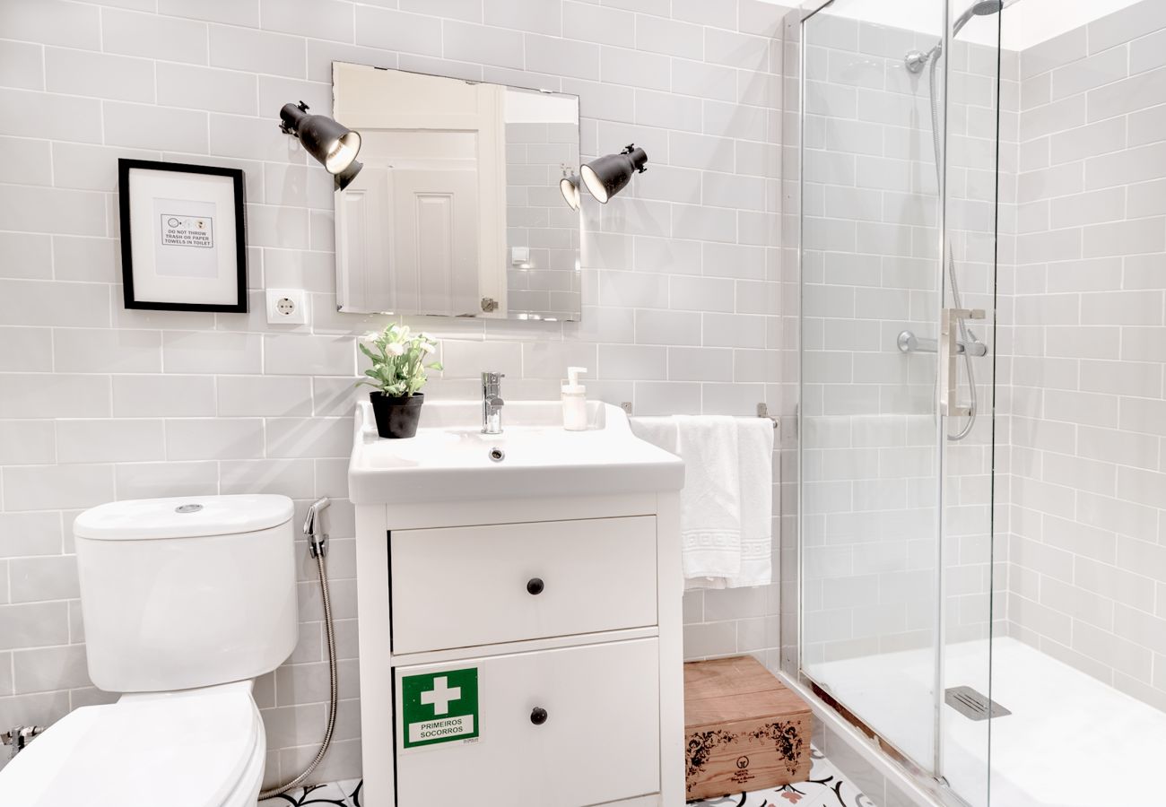 Apartamento em Lisboa - Large Bairro Alto B up to 22guests by Central Hill