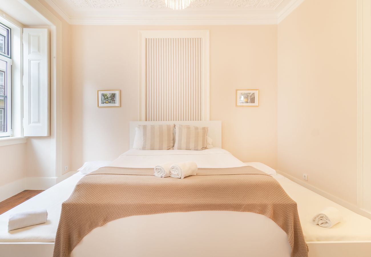 Apartamento em Lisboa - Large Bairro Alto B up to 22guests by Central Hill