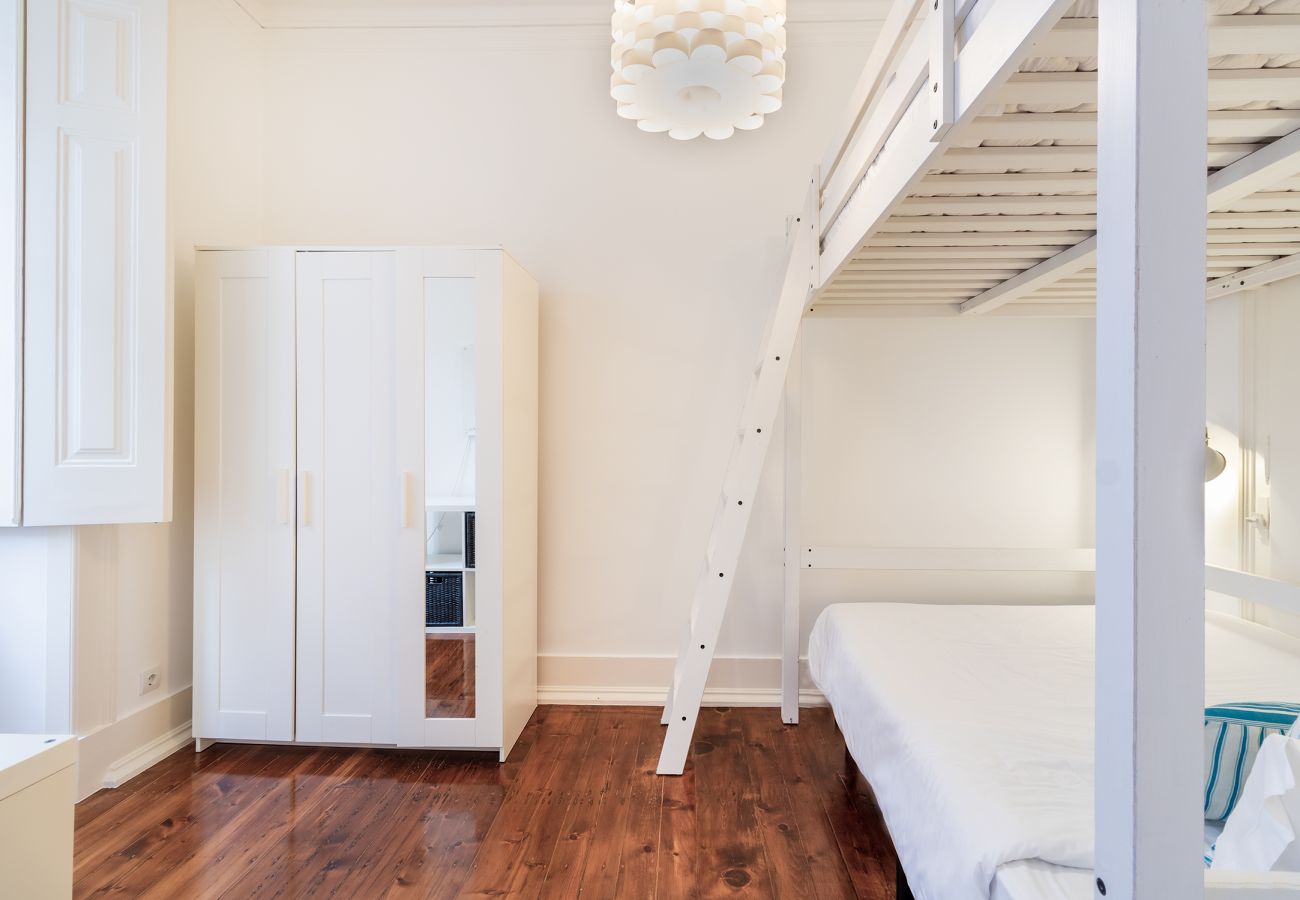 Apartamento em Lisboa - Large Bairro Alto B up to 22guests by Central Hill