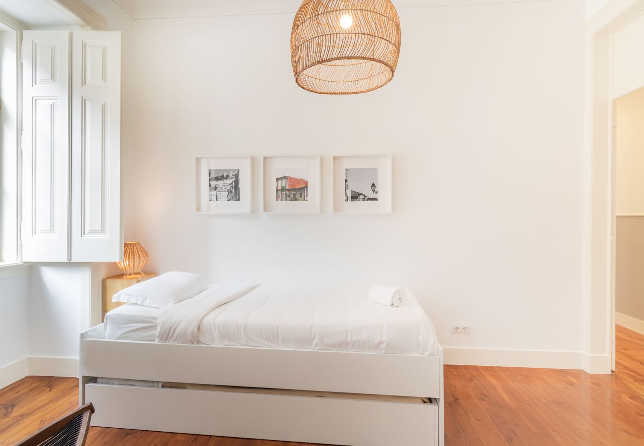 Apartamento em Lisboa - Large Bairro Alto B up to 22guests by Central Hill