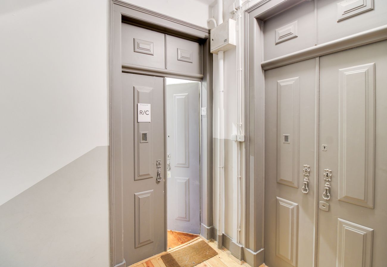 Apartamento em Lisboa - Large Bairro Alto B up to 22guests by Central Hill