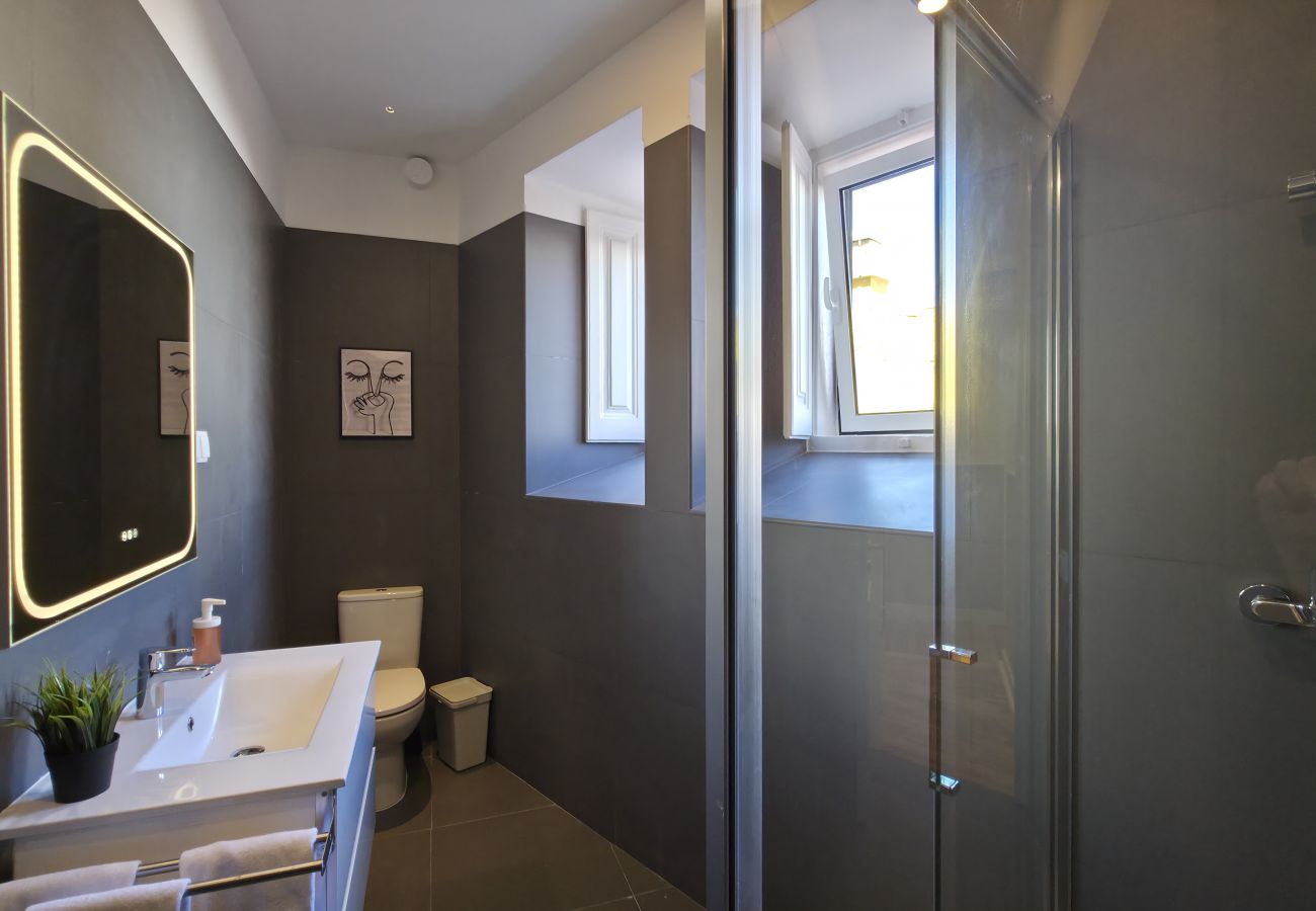 Apartment in Lisbon - [NEW] Large Bairro Alto 0D up to 18guests by Central Hill