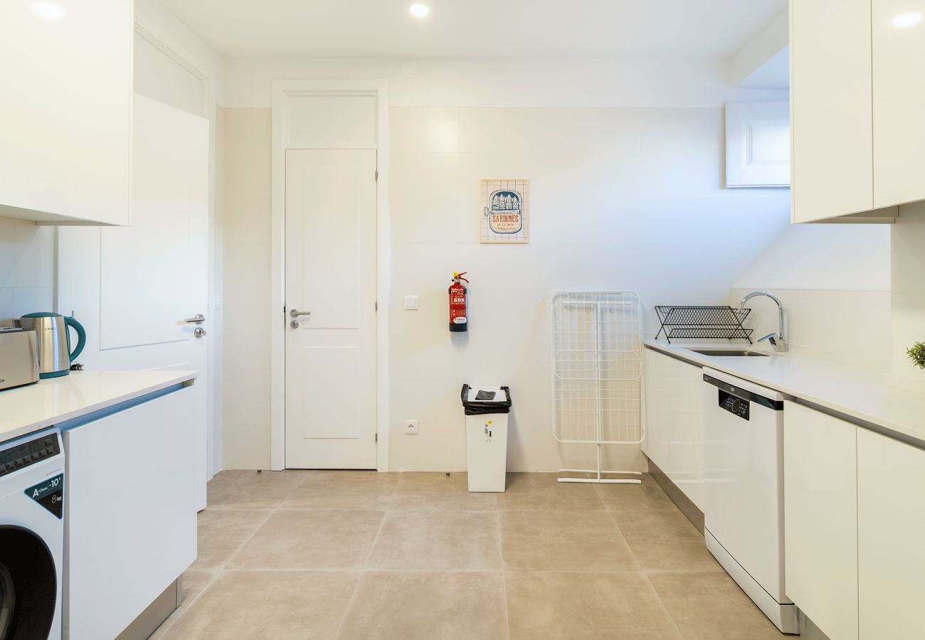 Apartment in Lisbon - [NEW] Large Bairro Alto 0D up to 18guests by Central Hill