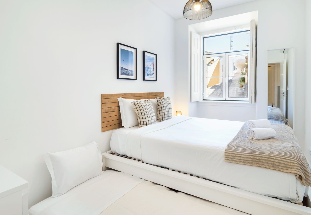 Apartment in Lisbon - [NEW] Large Bairro Alto 0D up to 18guests by Central Hill
