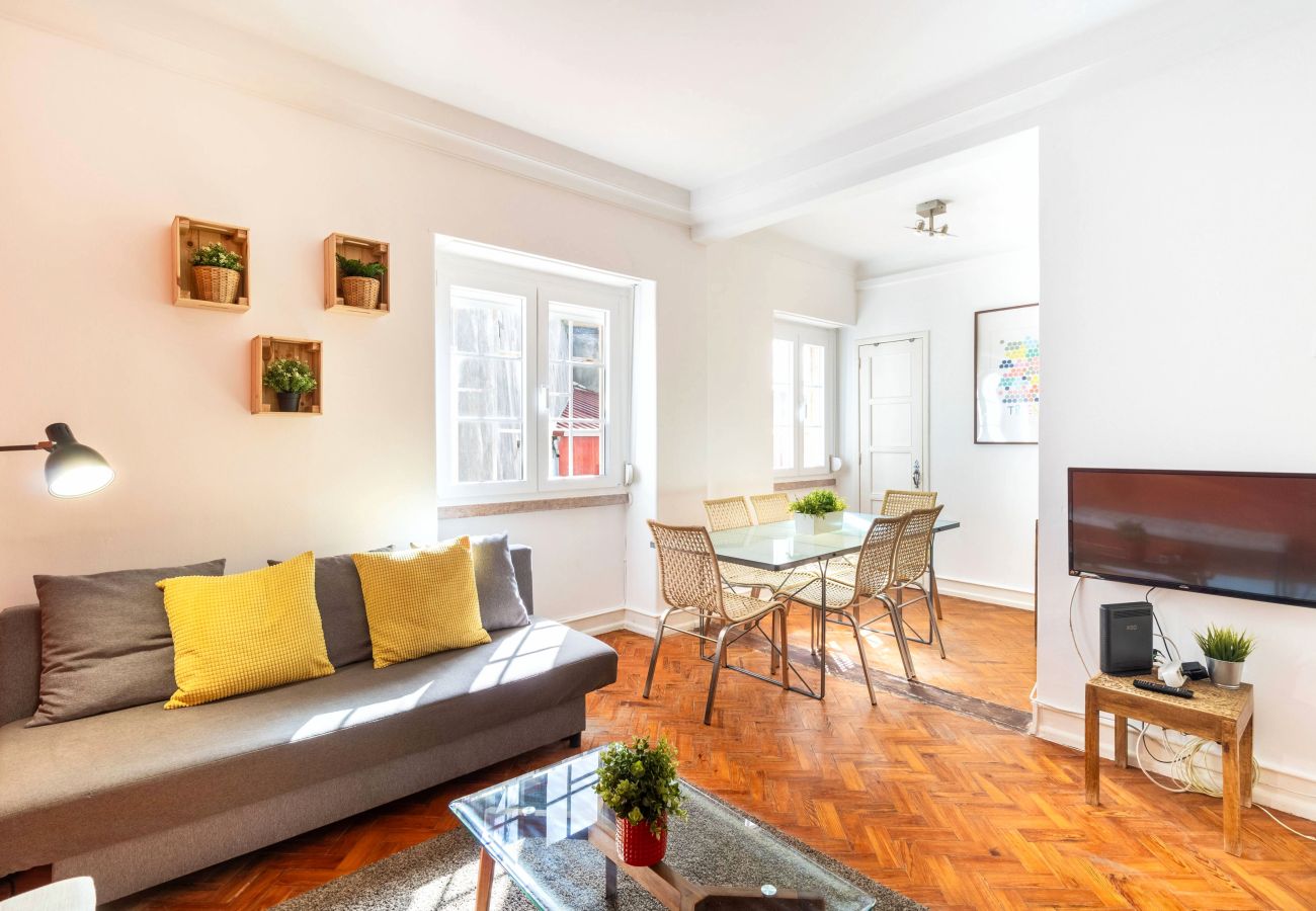 Apartment in Lisbon - Cozy Downtown Avenue 2D by Central Hill
