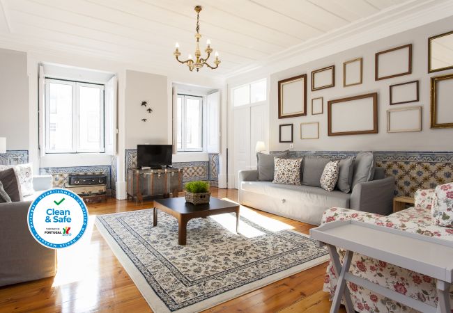 Apartamento en Lisboa - Big Flat w/Terrace up to 22guests by Central Hill