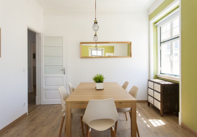 Apartamento en Lisboa ciudad - Sunny Chiado with View, 4 Bedrooms, up to 15 people
