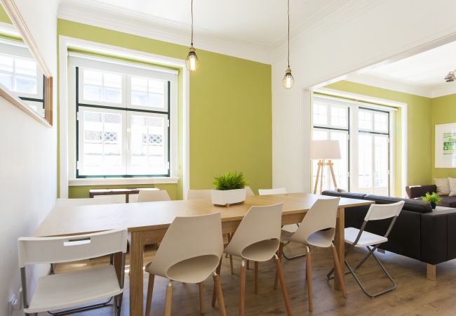 Apartamento en Lisboa ciudad - Sunny Chiado with View, 4 Bedrooms, up to 15 people