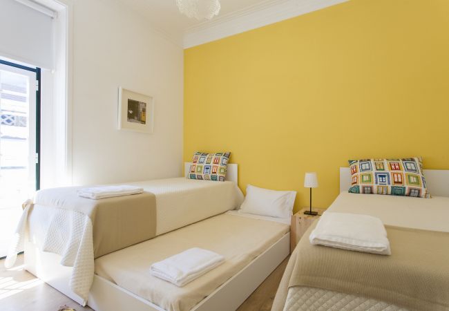 Apartamento en Lisboa ciudad - Sunny Chiado with View, 4 Bedrooms, up to 15 people